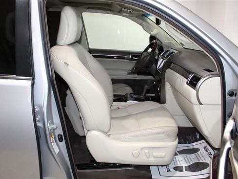 Used 2015 Lexus GX 460 w/ Premium Package AWD/4WD image 31