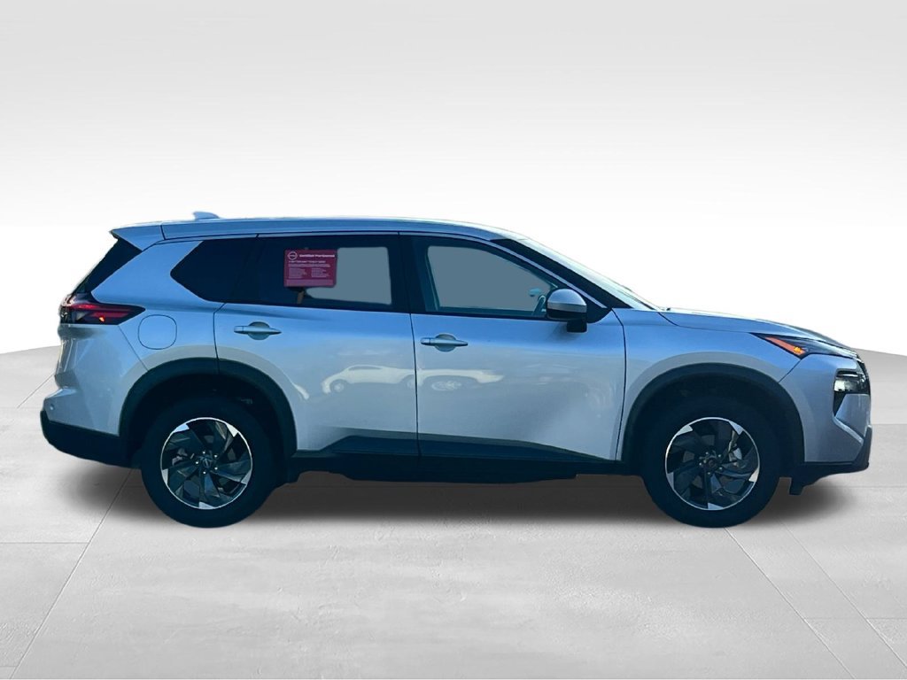 Used 2025 Nissan Rogue SV AWD/4WD image 4