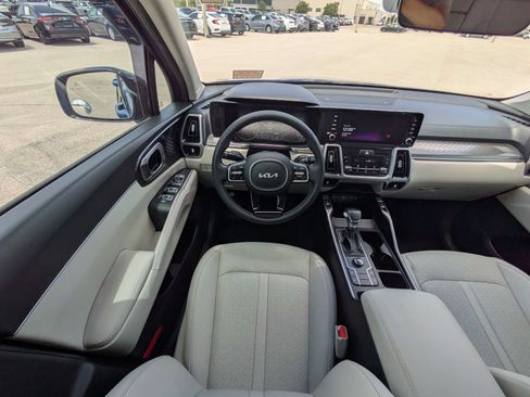 Certified 2023 Kia Sorento S FWD image 18