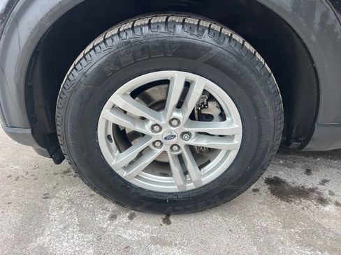 Used 2022 Ford Explorer XLT w/ Equipment Group 202A image 9