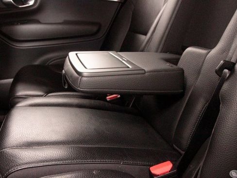 Certified 2022 Volvo XC90 T6 Momentum w/ Protection Package image 34