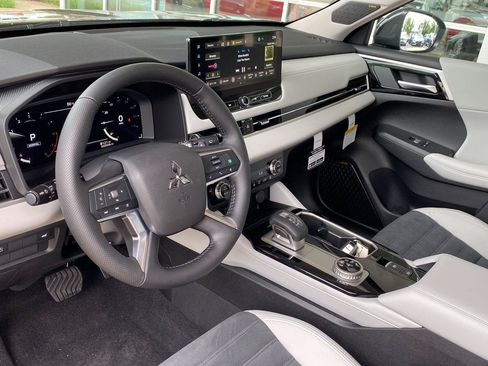 New 2026 Mitsubishi Outlander SE FWD image 13