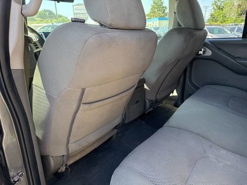 Used 2018 Nissan Frontier SV image 14