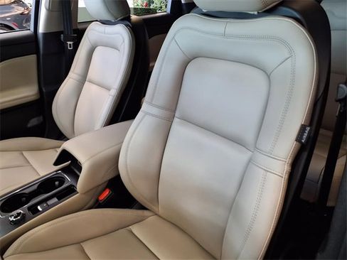 Certified 2025 Lincoln Corsair FWD image 6