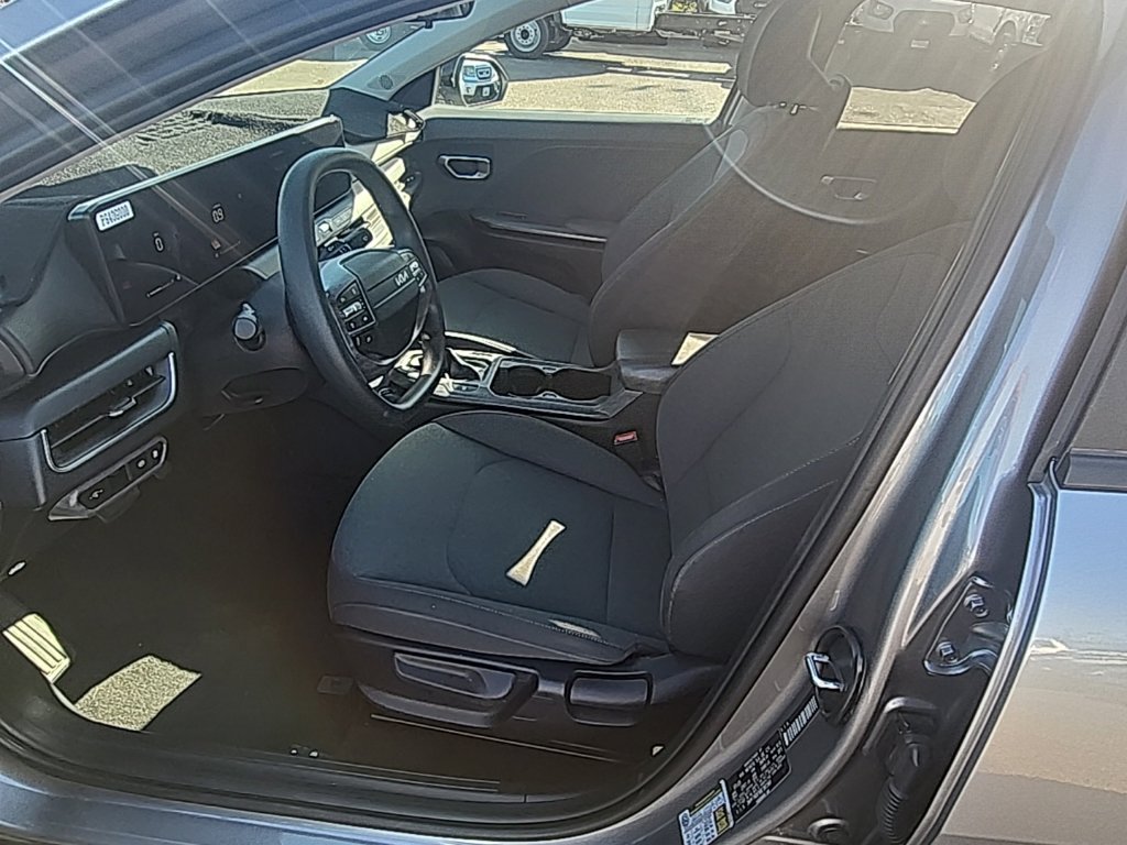 Used 2025 Kia K4 FWD image 17