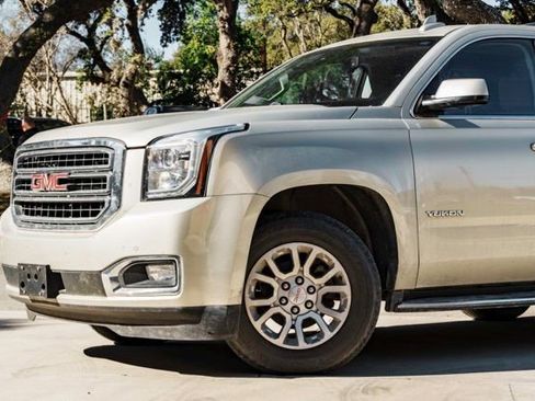 Used 2017 GMC Yukon SLT w/ HD Trailering Package image 3