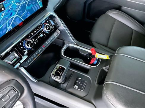 Used 2025 GMC Sierra 1500 Denali AWD/4WD image 17