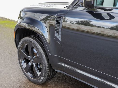 Used 2024 Land Rover Defender 110 V8 image 28