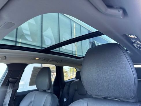 Certified 2025 Volvo XC60 B5 Plus AWD/4WD image 27