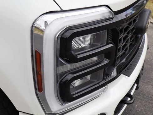 Used 2025 Ford F350 Lariat w/ Black Appearance Package image 9