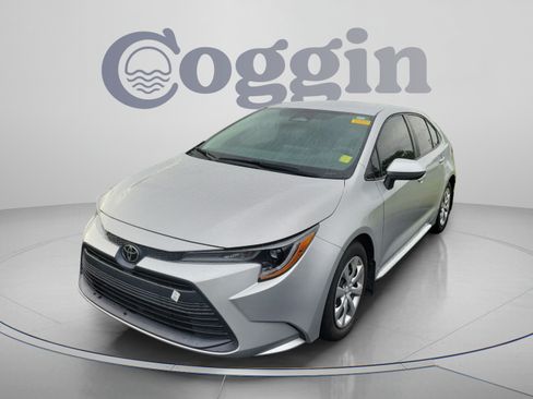 Used 2023 Toyota Corolla LE FWD image 1