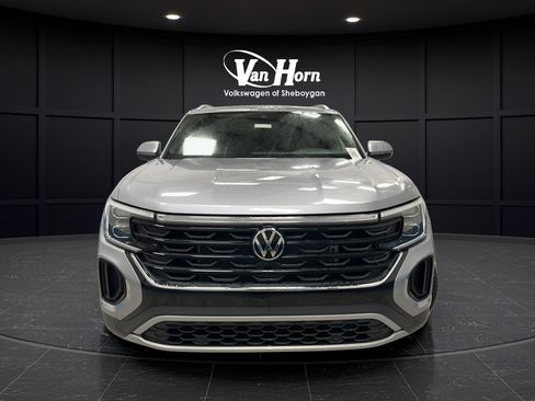 Used 2024 Volkswagen Atlas Cross Sport SE w/ Panoramic Sunroof Package AWD/4WD image 2
