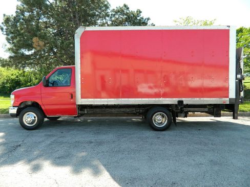 Used 2016 Ford E-450 and Econoline 450 Super Duty w/ Ambulance Prep Package RWD image 4