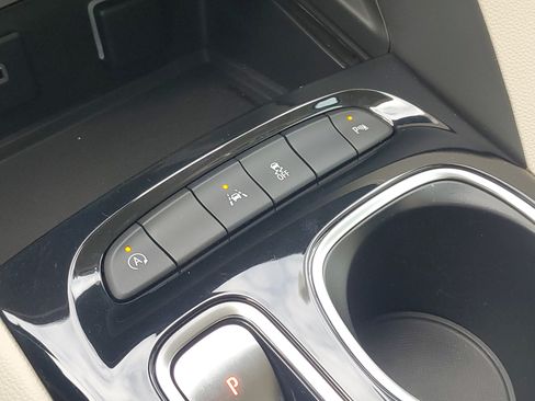 Used 2021 Buick Envision Essence FWD image 29