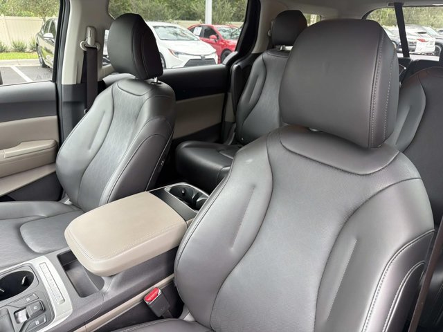 Used 2026 Kia Carnival FWD image 11