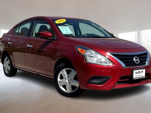 Used 2019 Nissan Versa SV FWD image 3