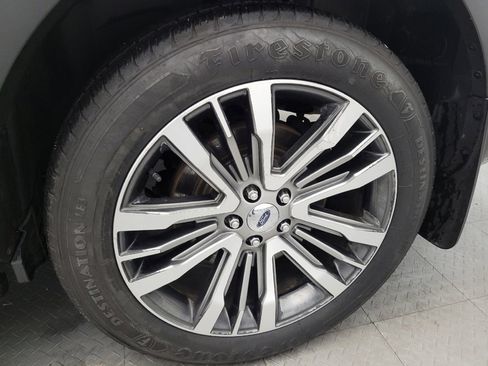 Used 2017 Ford Explorer Platinum image 31