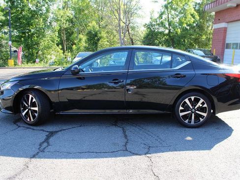Used 2019 Nissan Altima 2.5 SR FWD image 2