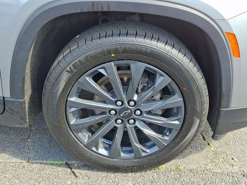 Used 2023 Chevrolet Traverse RS w/ LPO, Floor Liner Package AWD/4WD image 9
