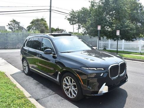 Used 2025 BMW X7 xDrive40i AWD/4WD image 4