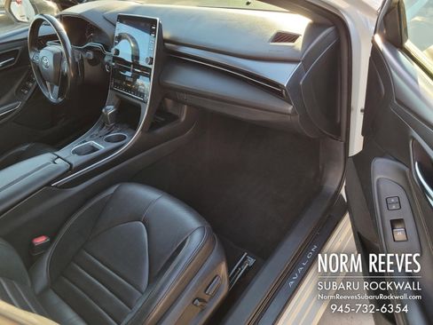 Used 2019 Toyota Avalon XSE image 24