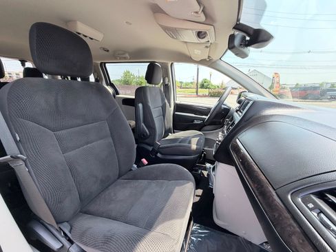 Used 2019 Dodge Grand Caravan SE w/ UConnect Hands-Free Group FWD image 26