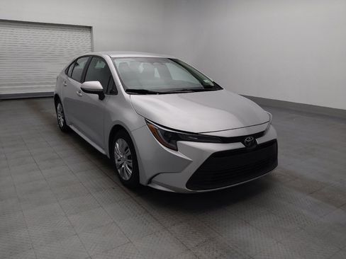 Used 2025 Toyota Corolla LE FWD image 13