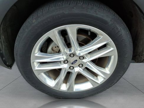 Used 2016 Ford Explorer XLT w/ Equipment Group 202A AWD/4WD image 9