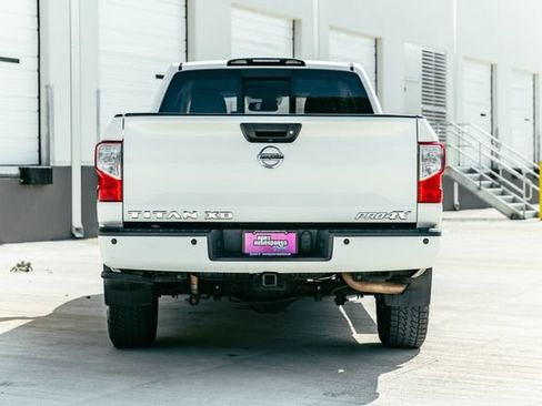 Used 2018 Nissan Titan PRO-4X w/ Pro-4x Convenience Package AWD/4WD image 16