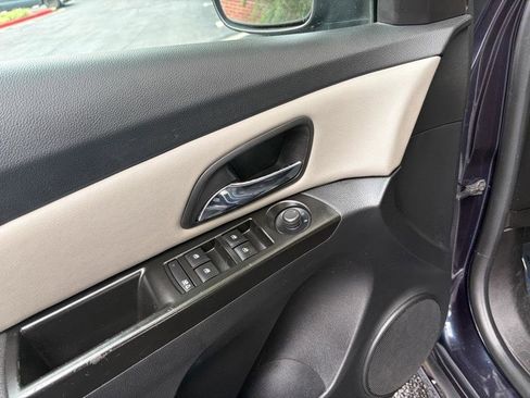 Used 2014 Chevrolet Cruze LS FWD image 22