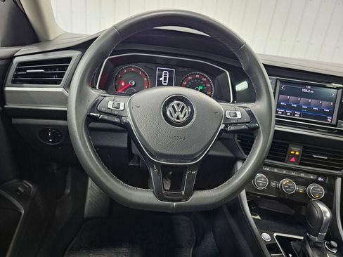 Used 2019 Volkswagen Jetta SE w/ Cold Weather Package FWD image 13