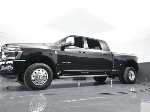 Used 2025 RAM 3500 Laramie image 66