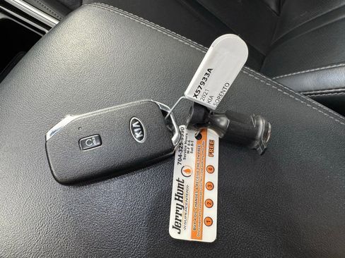Used 2021 Kia Sorento SX AWD/4WD image 2