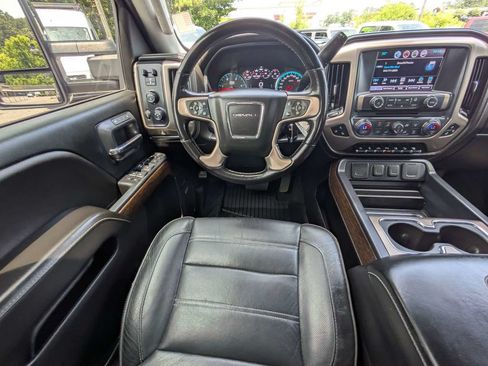Used 2018 GMC Sierra 2500 Denali w/ Duramax Plus Package AWD/4WD image 15