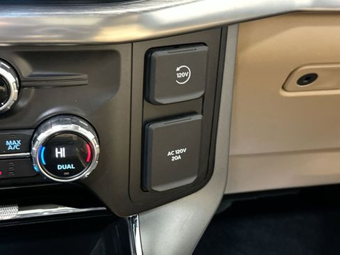 Used 2021 Ford F150 Lariat w/ Max Trailer Tow Package image 30