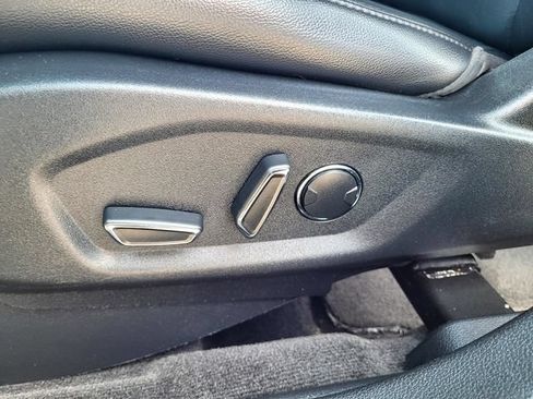 Used 2017 Ford Explorer XLT w/ Equipment Group 202A AWD/4WD image 11