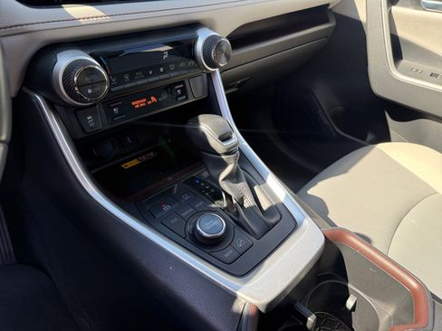 Used 2022 Toyota RAV4 Limited image 13
