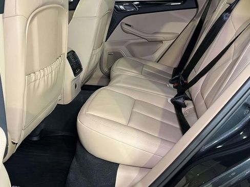 Certified 2024 Porsche Macan image 20