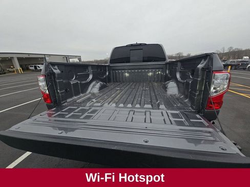 Used 2024 Nissan Titan SV w/ SV Convenience Package image 25