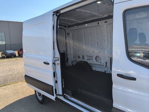 New 2025 Ford Transit 250 148 Medium Roof image 10