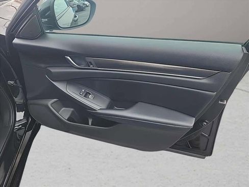Used 2018 Honda Accord Sport image 22