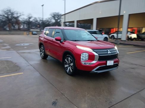 Used 2025 Mitsubishi Outlander SE image 6