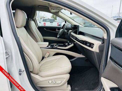 Used 2023 Lincoln Nautilus FWD w/ Premium Package image 32