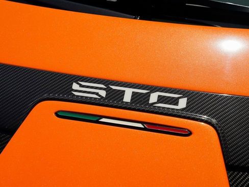 Used 2022 Lamborghini Huracan STO image 40