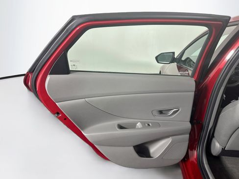 Used 2025 Hyundai Elantra SEL FWD image 27