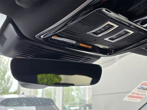 New 2026 Land Rover Range Rover Velar Dynamic SE image 16