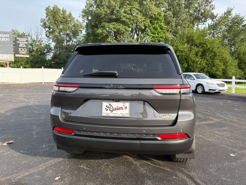 Used 2023 Jeep Grand Cherokee Altitude AWD/4WD image 12