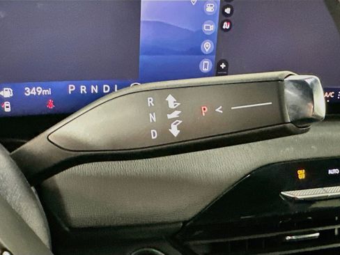 Used 2025 Buick Enclave Preferred FWD image 24