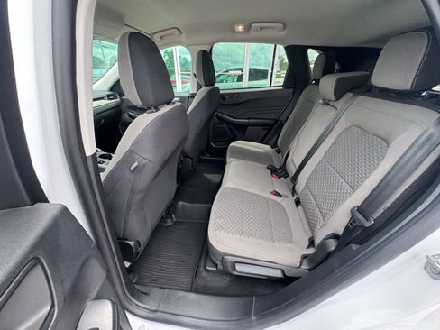Used 2022 Ford Escape SE w/ SE Sport Appearance Package FWD image 9
