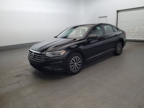 Used 2020 Volkswagen Jetta SE w/ SE Cold Weather Package FWD image 2